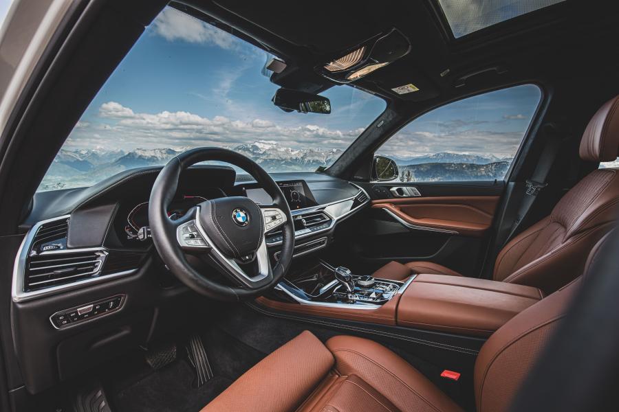 Интерьер BMW X7 xDrive30d Design Pure Excellence (G07) 2019 года  (WW) (фото 29 из 36)